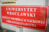 szyld uniwersytetu Instytut Informacji Naukowej